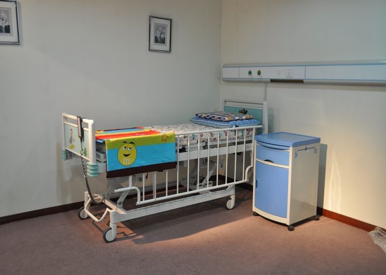 Multi fonksiyon elektrik Hastanesi Pediatrik hastane yatak dört motorlar ile